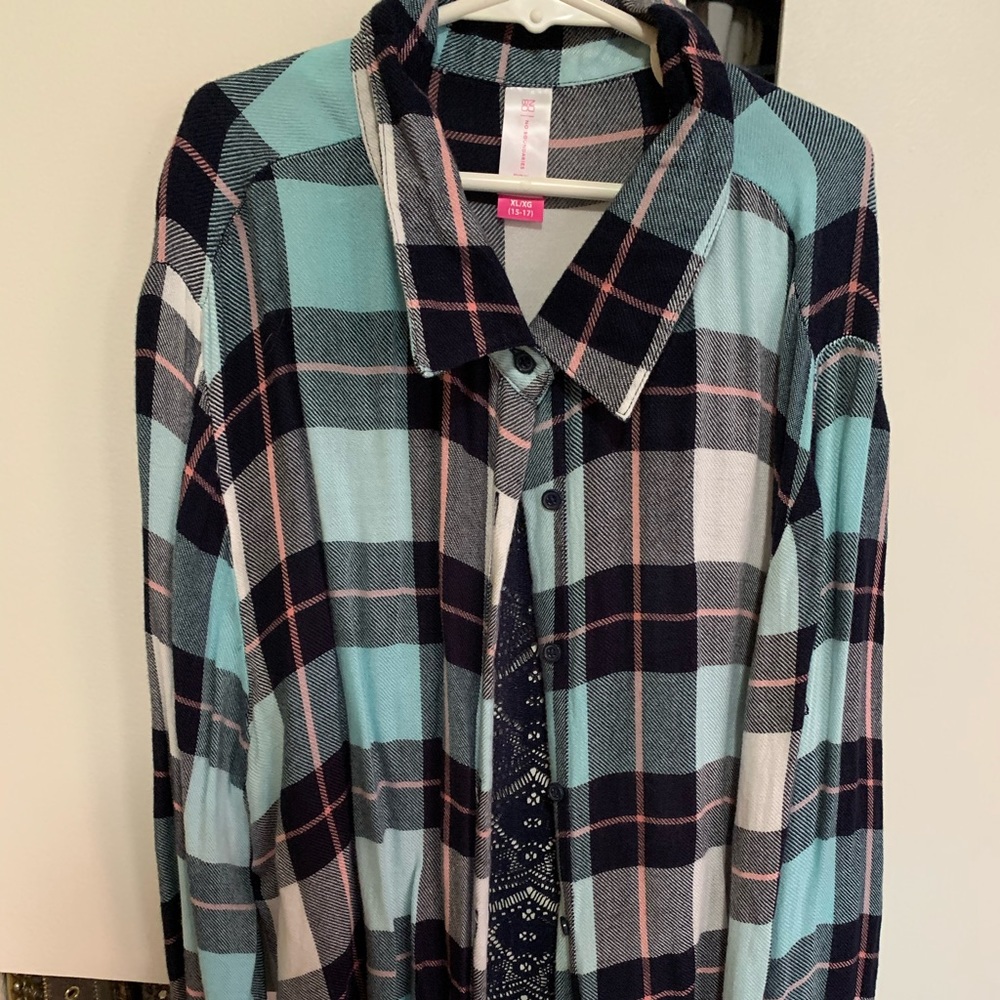 Shirts - Picture 5 of 6